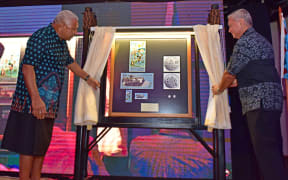 Fiji's Prime Minister Frank Bainimarama unveils the new Commemorative rugby 7s Banknote and Coins with RBF Governor Barry Whiteside.