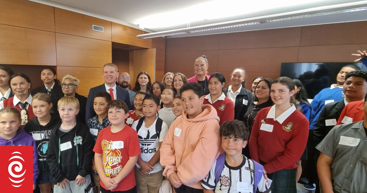 Students petition Parliament to keep free school lunches funding - Vimarsana News