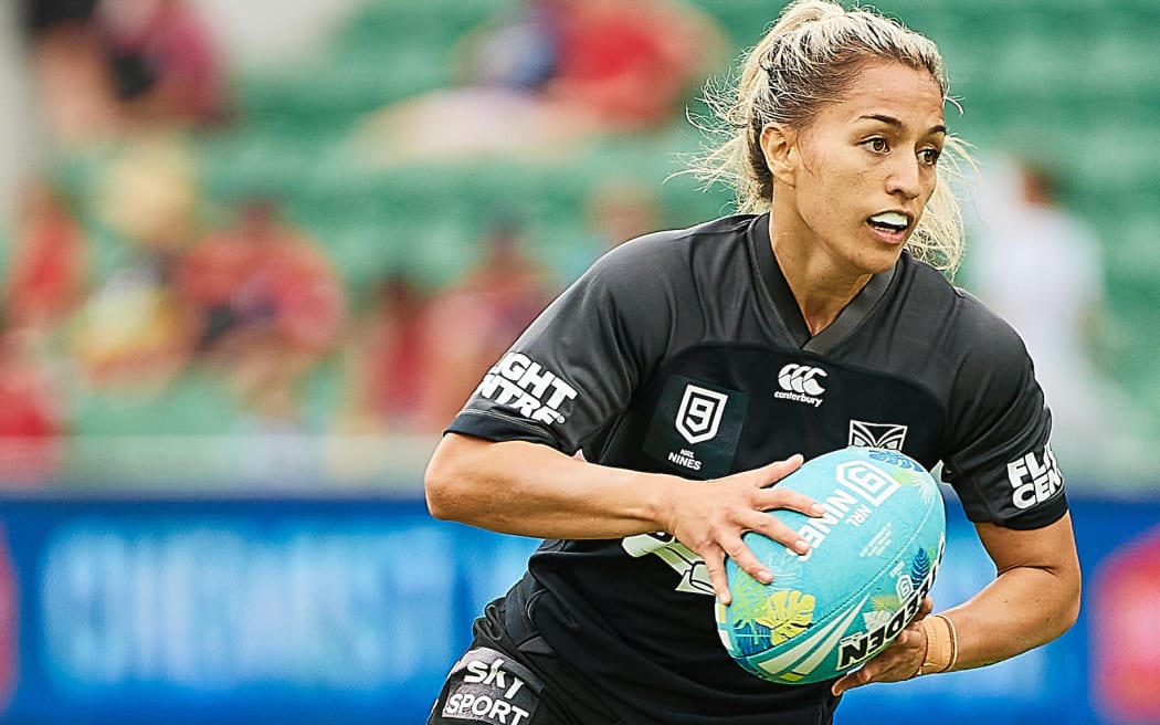 Apii Nicholls of the Warriors runs into space during the 2020 NRLW 9s match between the Warriors and the Dragons.