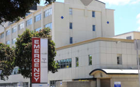 Counties Manukau Health is reviewing its emergency lockdown plan to deal with crisis situations, including firearms incidents.