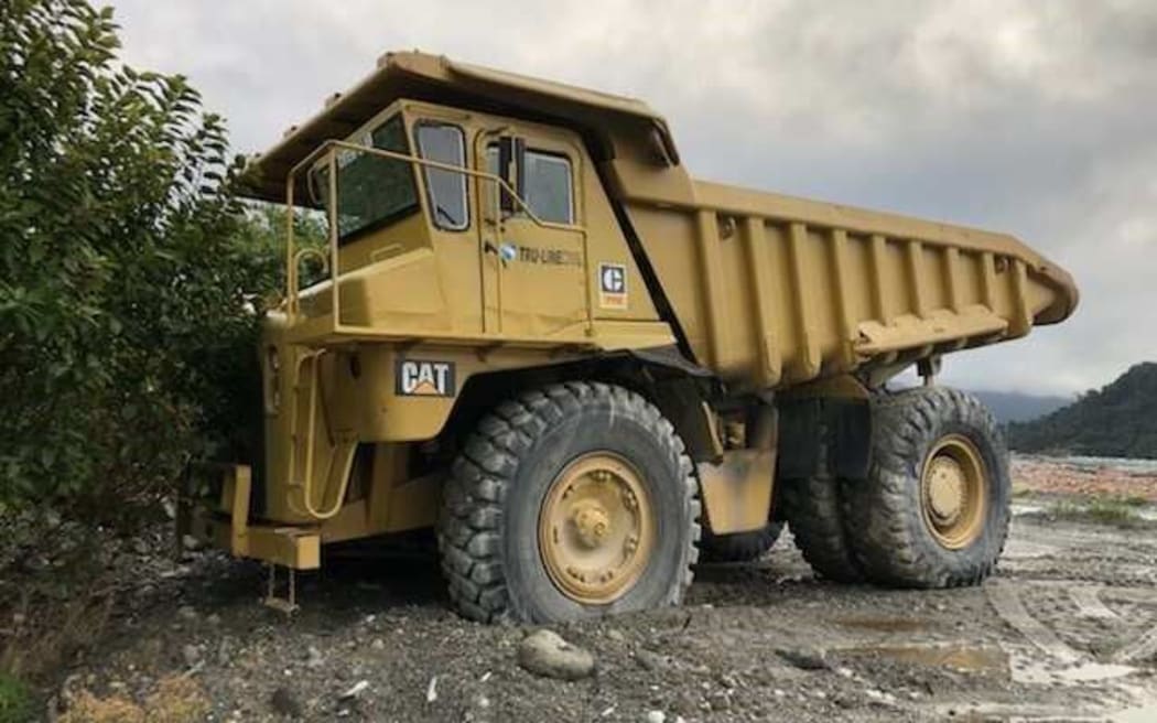 Truck helping transport people, cars across Waiho River