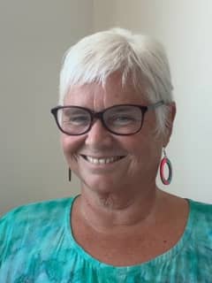 Mary Goslett says the Let Them Theory encourages us take a breath before we react.