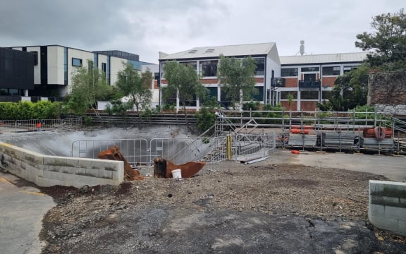 The sinkhole created when a sewer line in the Auckland suburb of Parnell collapsed in September 2023.