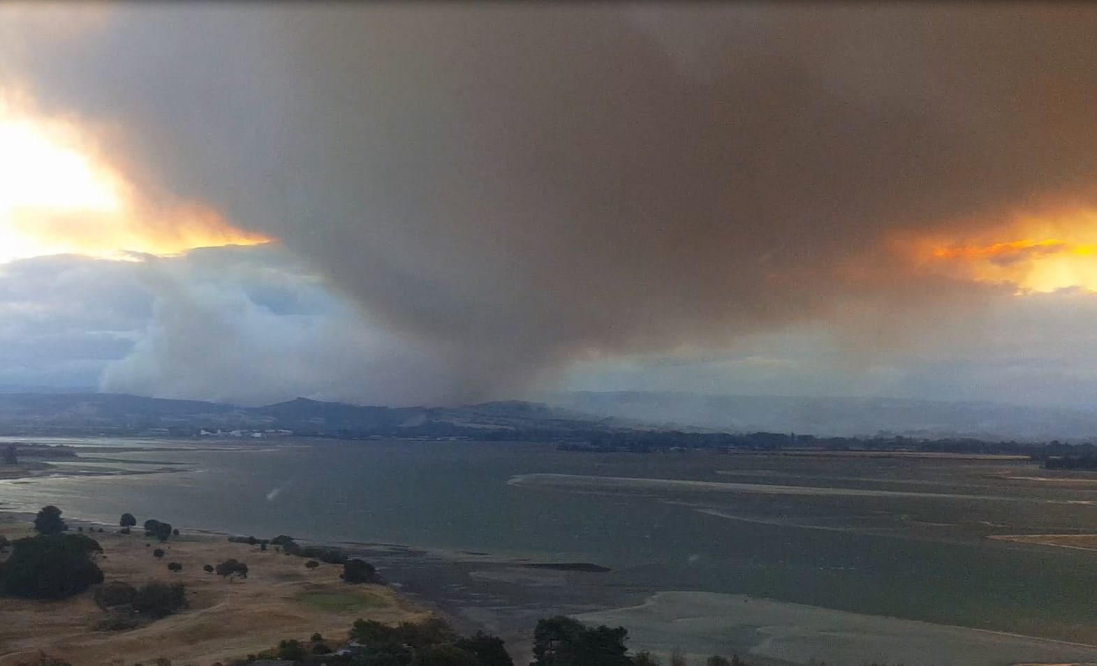 Forest fire over Tasman on approach to Nelson from the flight deck of an Air New Zealand flight.