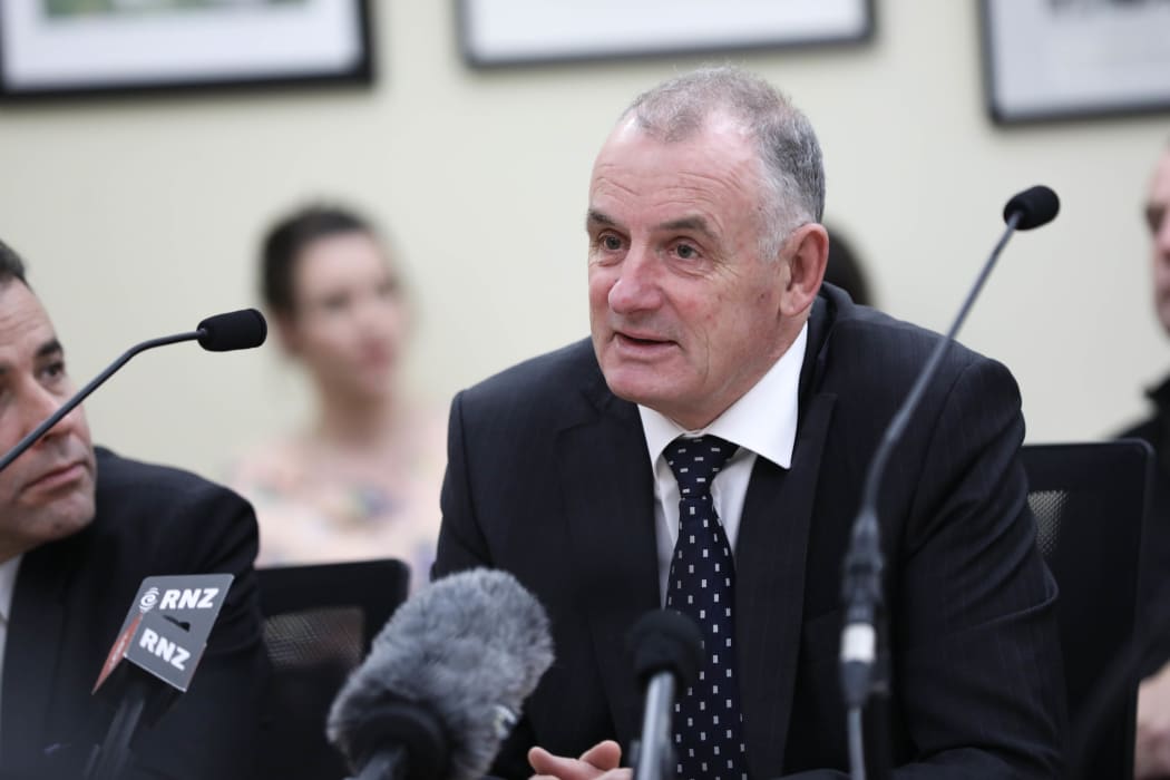 Trevor Mallard watched by CE of the Parliamentary Service, Raf Gonzalez in estimates hearings 2019