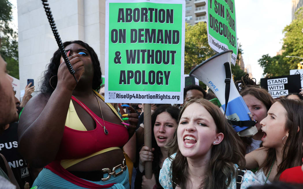 NEW YORK CITY - JUNE 24: People gather at Washington Square Park to protest against the the Supreme Court's decision in the Dobbs v Jackson Women's Health case on June 24, 2022 in the Manhattan borough of New York City. The Court's decision in the Dobbs v Jackson Women's Health case overturns the landmark 50-year-old Roe v Wade case, removing a federal right to an abortion.   Spencer Platt/Getty Images/AFP (Photo by SPENCER PLATT / GETTY IMAGES NORTH AMERICA / Getty Images via AFP)