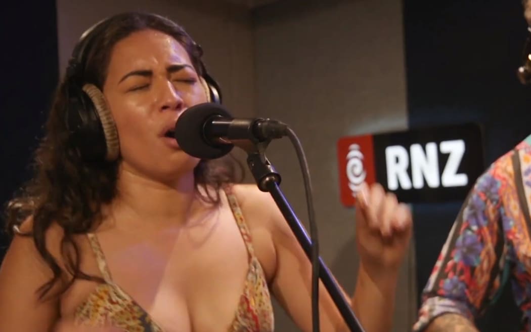 Lou'ana live at RNZ