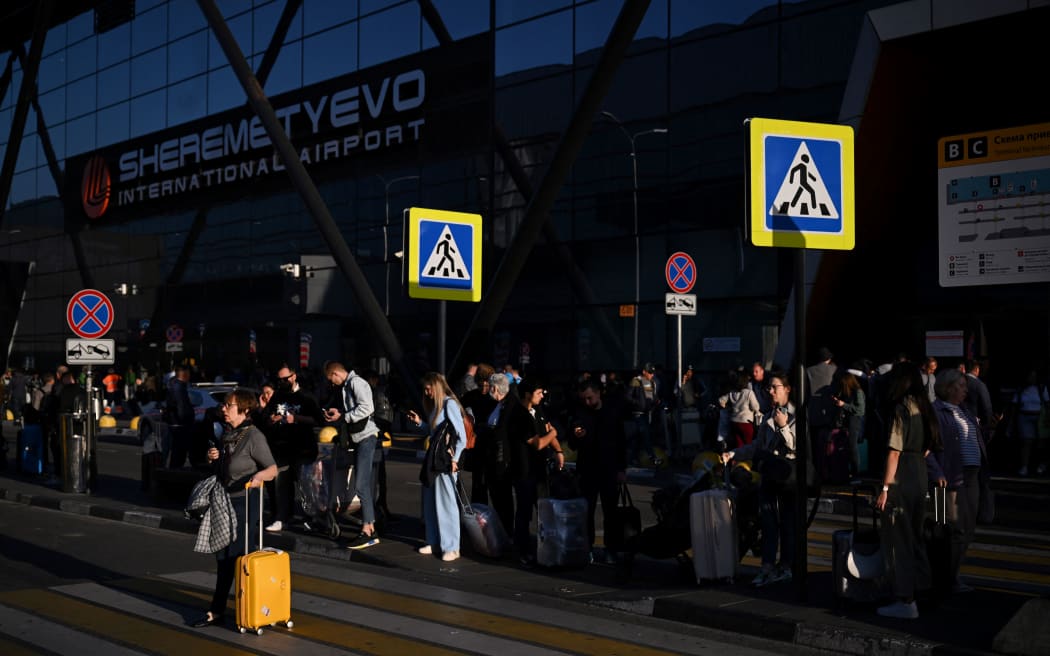 Passengers wait for their taxis at Moscow's Sheremetyevo International Airport on September 14, 2023. (Photo by Natalia KOLESNIKOVA / AFP)