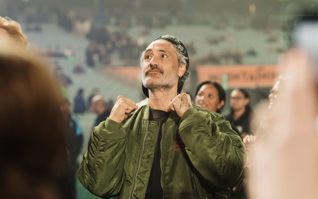 Taika Waititi takes part in the world record attempt.