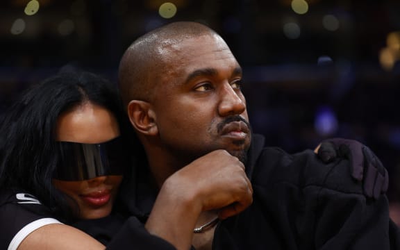 LOS ANGELES, CALIFORNIA - MARCH 11: Rapper Kanye West and girlfriend Chaney Jones attend a game between the Washington Wizards and the Los Angeles Lakers in the fourth quarter at Crypto.com Arena on March 11, 2022 in Los Angeles, California. NOTE TO USER: User expressly acknowledges and agrees that, by downloading and/or using this Photograph, user is consenting to the terms and conditions of the Getty Images License Agreement.   Ronald Martinez/Getty Images/AFP (Photo by RONALD MARTINEZ / GETTY IMAGES NORTH AMERICA / Getty Images via AFP)