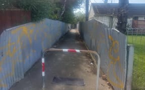 An alleyway, which runs between Oliphant Place and Bledisloe Street, in Hasting, has been closed after complaints of anti-social behaviour.