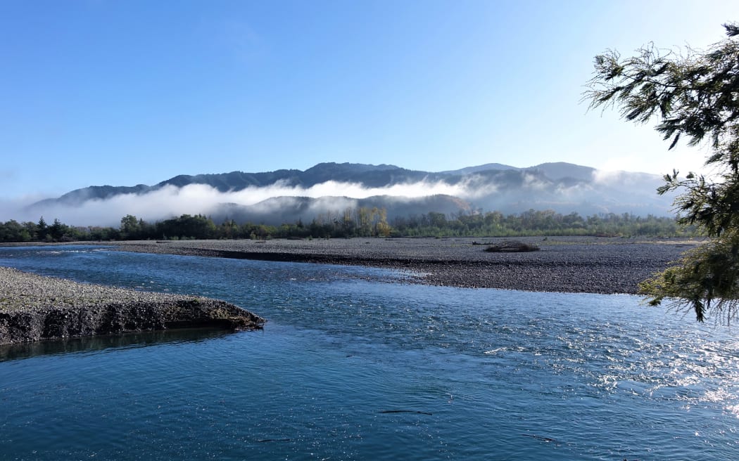 The Wairau River flows from its source in the Southern Alps, to Cook Strait 170 km away. A plan is under way to create a regional park along its banks from the confluence of the Waihopai River down to its exit at Te Koko-o-Kupe/Cloudy Bay.