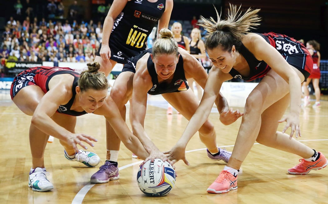 Casey Kopua (middle) battles for the ball against Mainland Tactix.