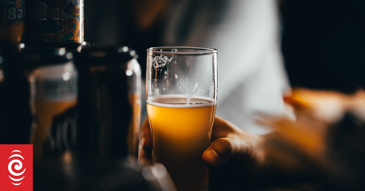 Kiwis drinking the same amount of beer, but reaching for lower alcohol options