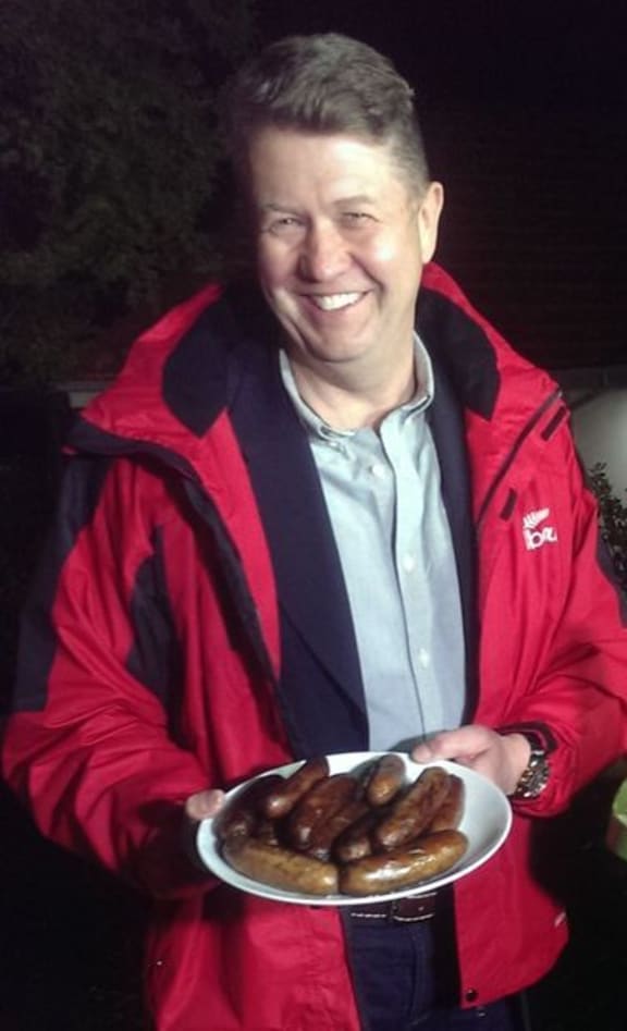 David Cunliffe distributed food to reporters outside his Herne Bay home.
