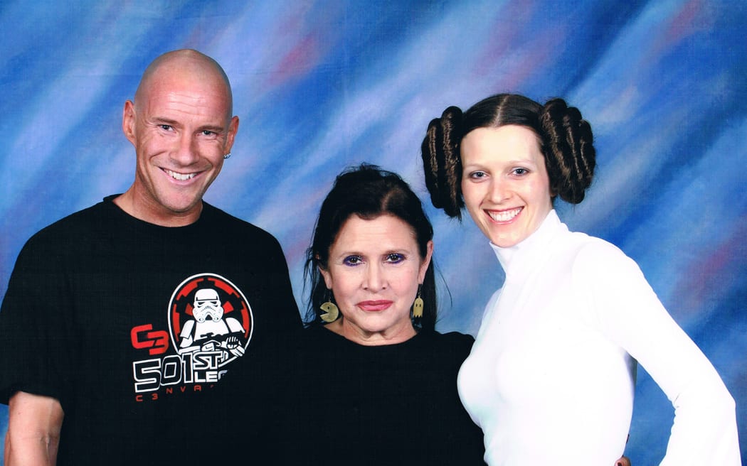 Matt and Kristy Glasgow (wearing a Princess Leia costume) meeting Carrie Fisher in 2011.
