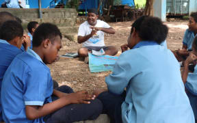 Students at June Valley Primary School and a facilitator during an Equal Playing Field For Schools (EPF4S) shed talk session (Jacob Sauni/EPF)
