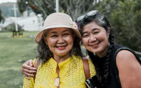 (L-R) Eva Corne and sister Avi Nurhidayati Damerell