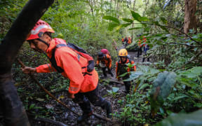 Joint search and rescue teams climb towards the suspected crash site of an Indonesia Air Transport turboprop plane that lost contact a day earlier while flying from Yogyakarta to Makassar, in the Bulusaraung Mountains, South Sulawesi, Indonesia, January 18, 2026. Indonesian authorities are searching for a plane carrying three government workers and seven crew members after contact with the aircraft was lost on January 17, officials said. The aircraft manufacturer, France-based firm ATR, said it had been informed of "an accident" involving one of its planes. (Photo by Muchtamir / AFP)
