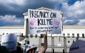 WASHINGTON, USA - JUNE 25: Pro-life-abortion and abortion rights demonstrators rally in front of the US Supreme Court in Washington, DC, on June 25, 2022, a day after the Supreme Court released a decision on Dobbs v Jackson Women's Health Organization, striking down the right to abortion. Yasin Ozturk / Anadolu Agency (Photo by Yasin Ozturk / ANADOLU AGENCY / Anadolu Agency via AFP)
