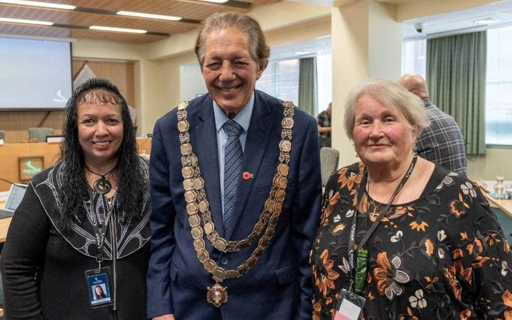 Invercargill city council mana whenua appointees Pania Coote (left) and Evelyn Cook with former mayor Tim Shadbolt. PHOTO: LUISA GIRAO