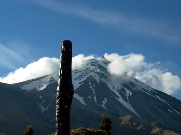 4ubbn7s taranaki and pou jpg