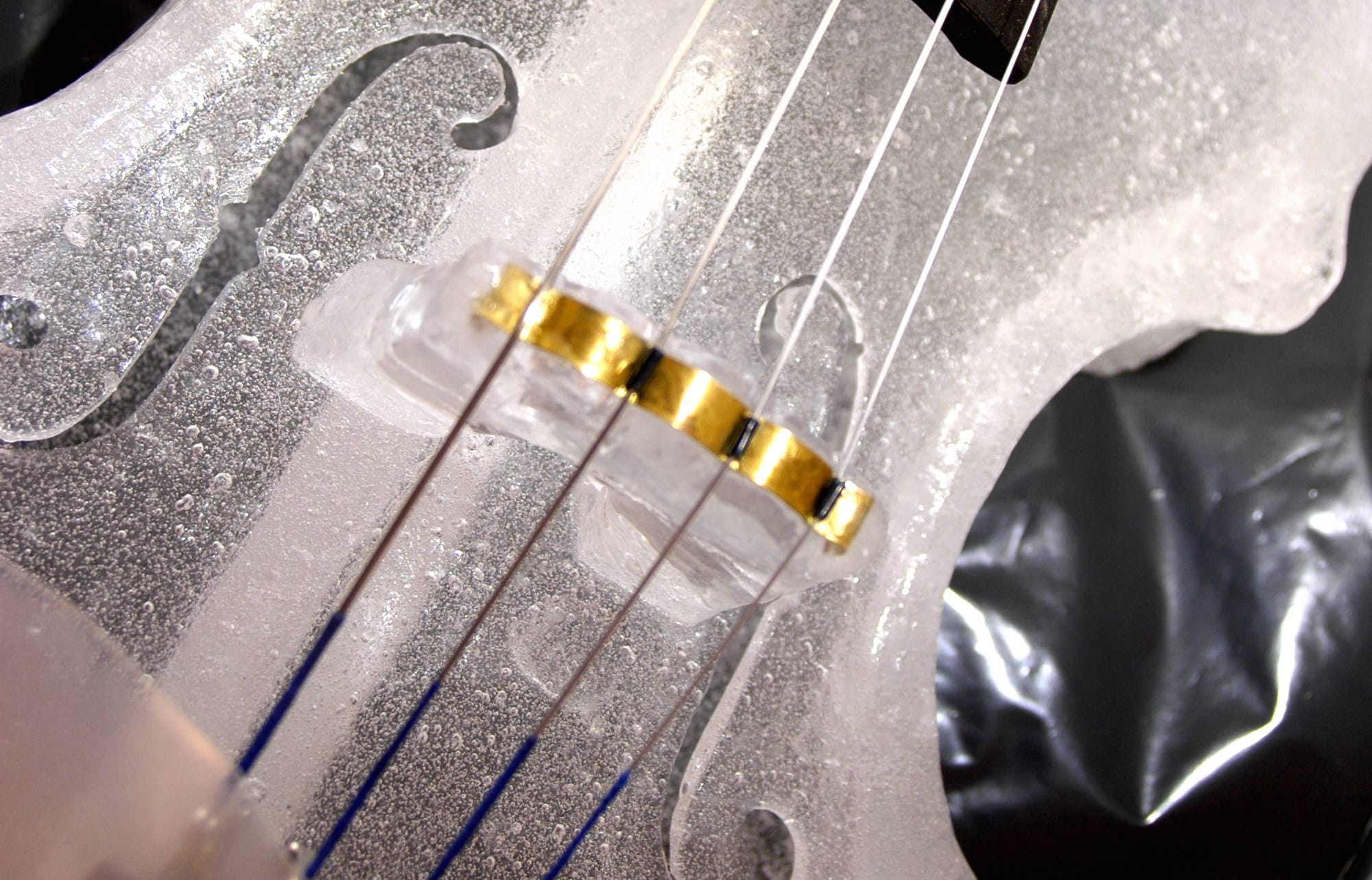 An ice violin by Tim Linhart