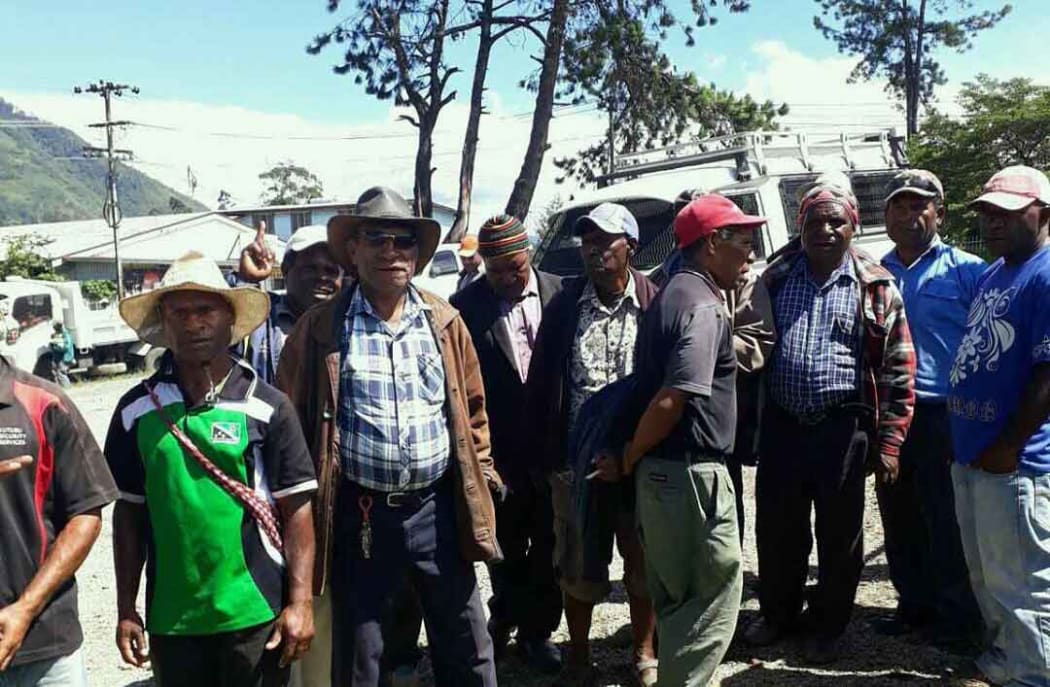The protest in Mendi over quake supplies.