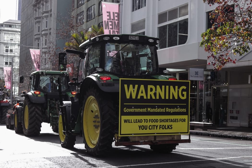 A convoy of utes and tractors is heading along the motorway towards Auckland City as farmer protests get under way.