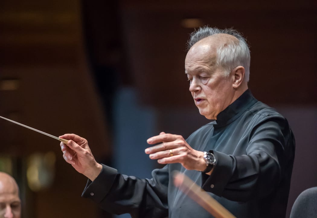 Edo de Waart leads the New Zealand Symphony Orchestra.