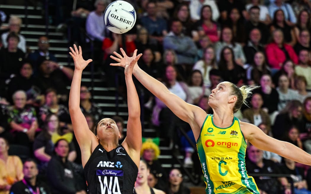 Claire O'Brien of New Zealand and Jamie-Lee Price of Australia.