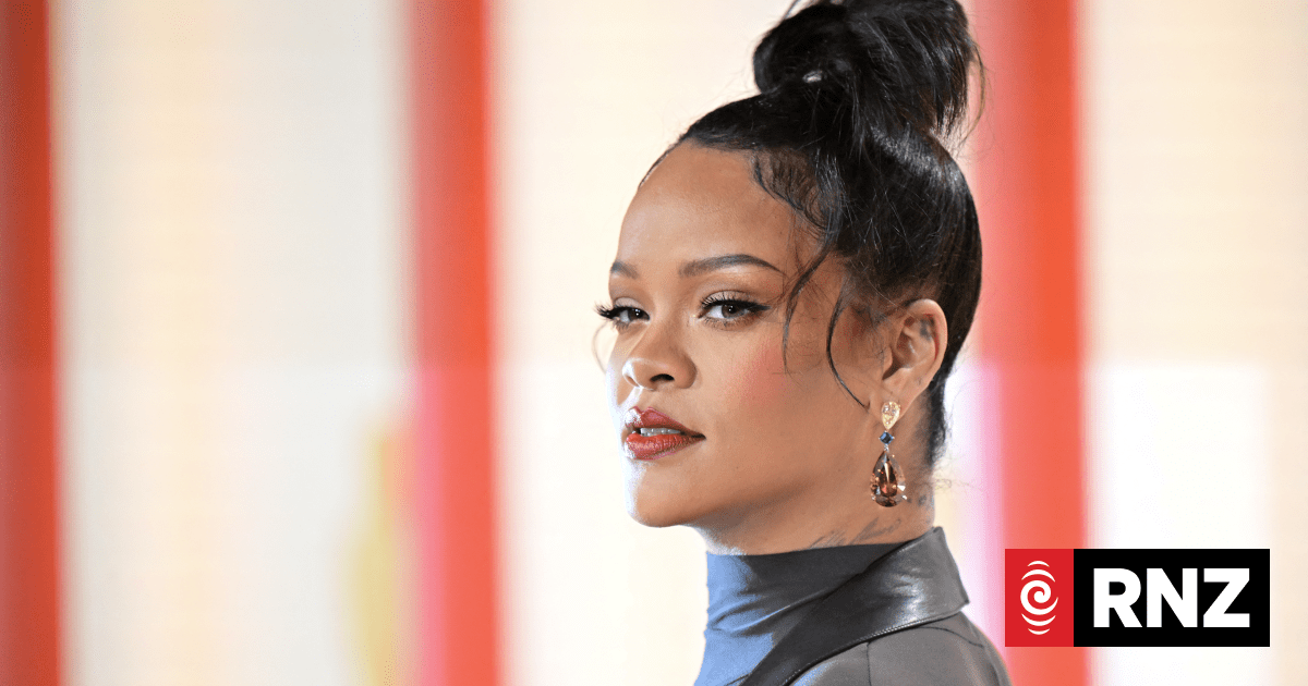 Woman held after shots fired at Rihanna's LA mansion | RNZ News