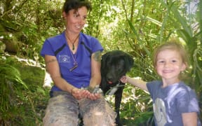 Handler Jo and seabird specialist dog Rua with a fan