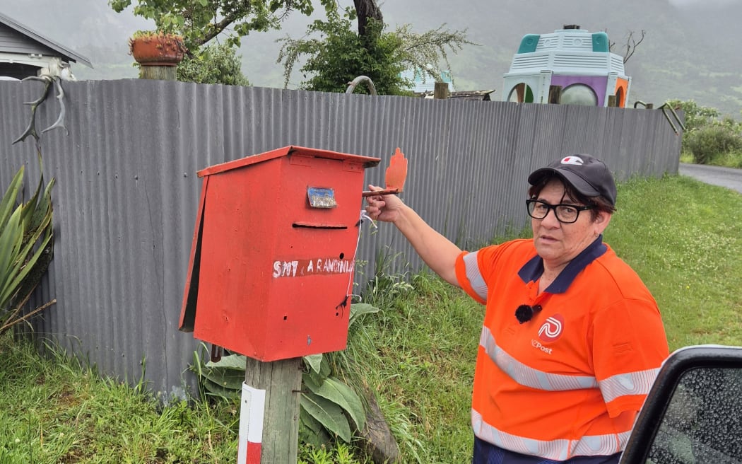 One of the cheekier postboxes on the run. The flag up means there's mail for Tracy to pick up and take back to base.