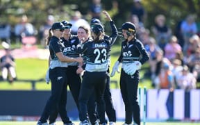 White Ferns players congratulate Flora Devonshire on her first T20 international wicket against Sri Lanka at Hagley Oval, Christchurck, 16th March 2025.