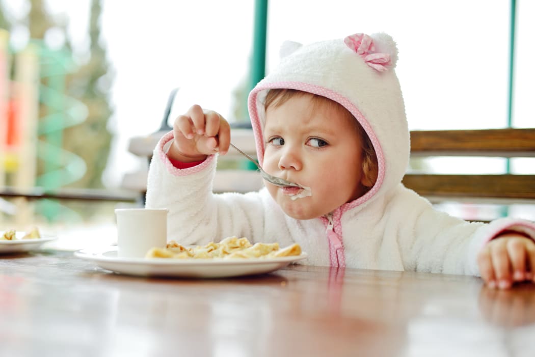 toddler in cafe