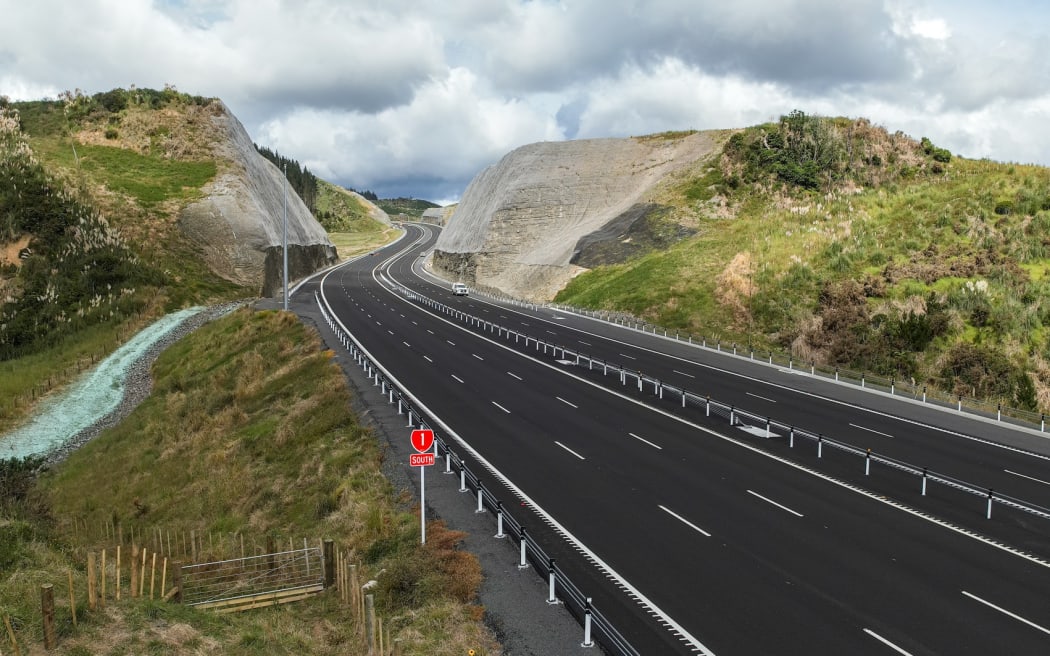 The newest section of motorway between Auckland and Northland, which opened in 2023, connects Pūhoi to Warkworth. The next stage will continue to Te Hana, north of Wellsford.