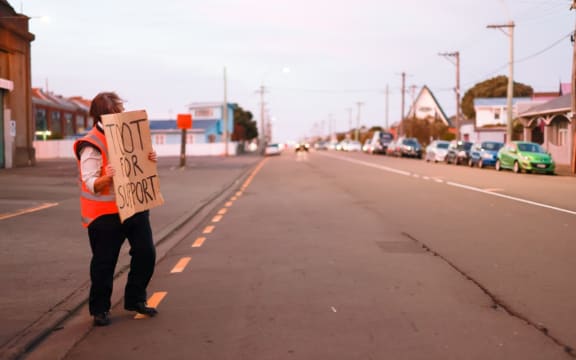 Picketers outside Wellington's Kilbirnie bus depot on Friday morning.