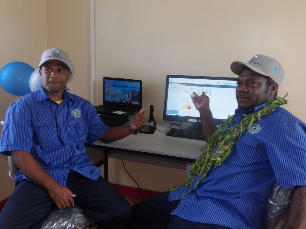 Vanuatu met officers monitor automated stations