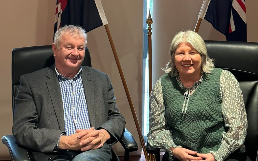 Outgoing Mayor Neil Brown met with his successor Liz McMillan for an informal handover on Monday.