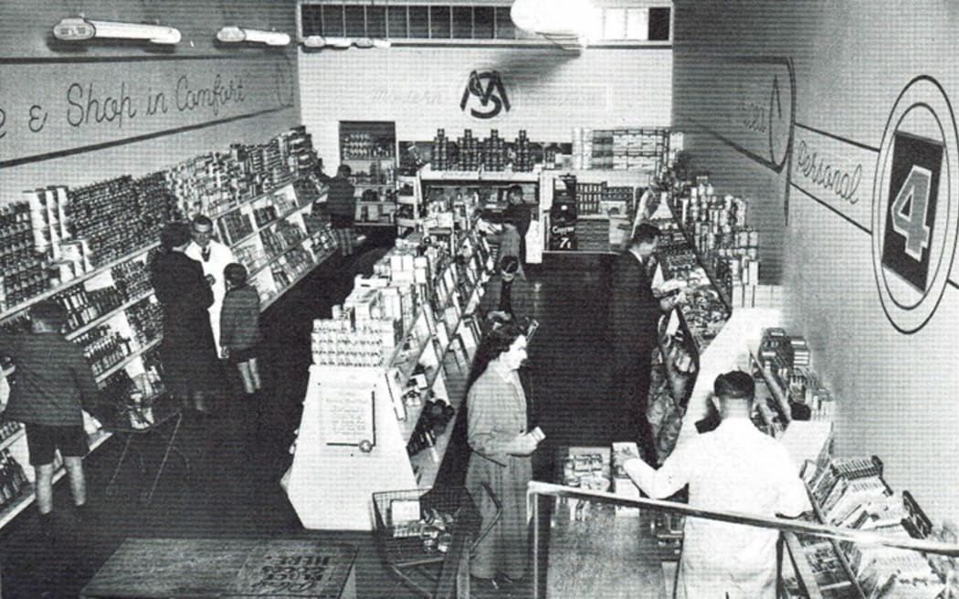 Four Square in Onehunga in 1948, the first 'self-service' store.