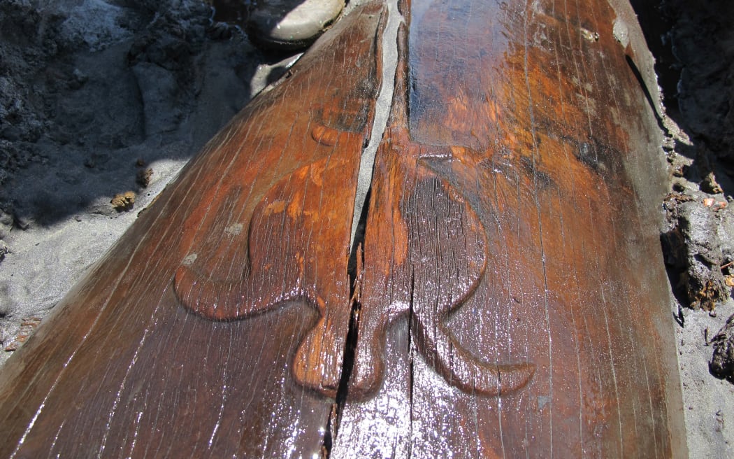 A relief of a turtle on the waka indicated that it was an ocean-going, voyaging waka that was intended to return to the Pacific.