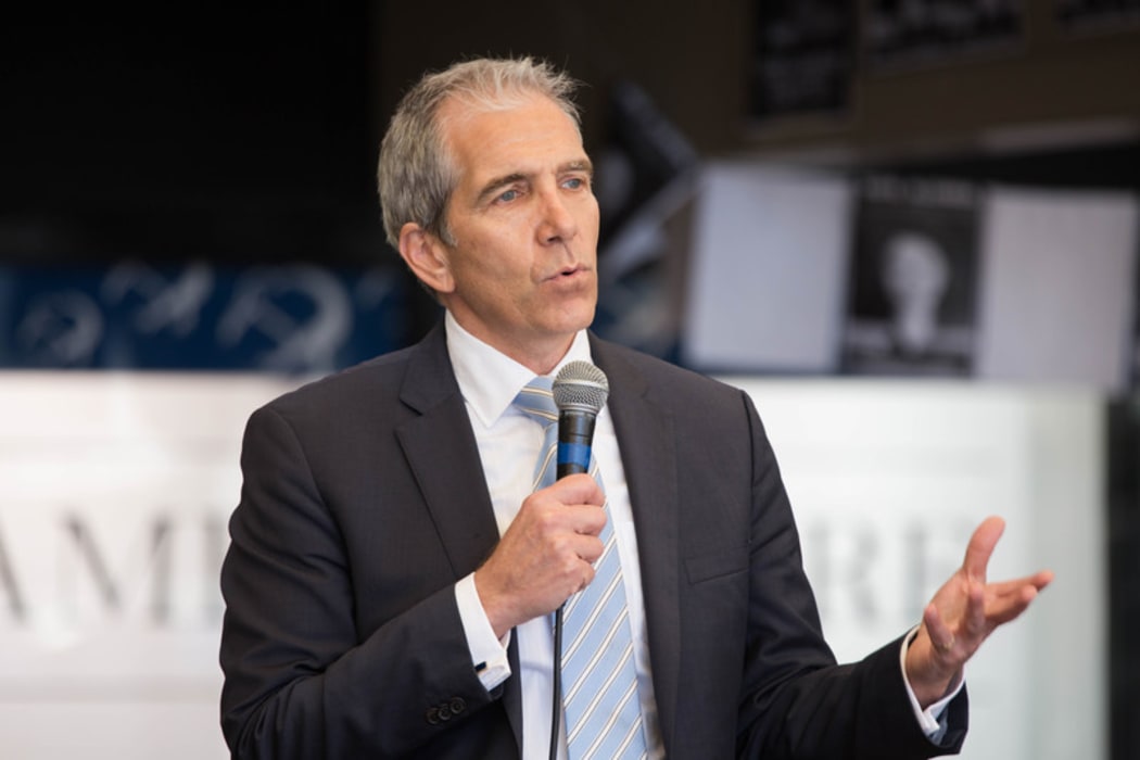 Auckland Mayoral candidate John Palino speaking to students at Auckland University.