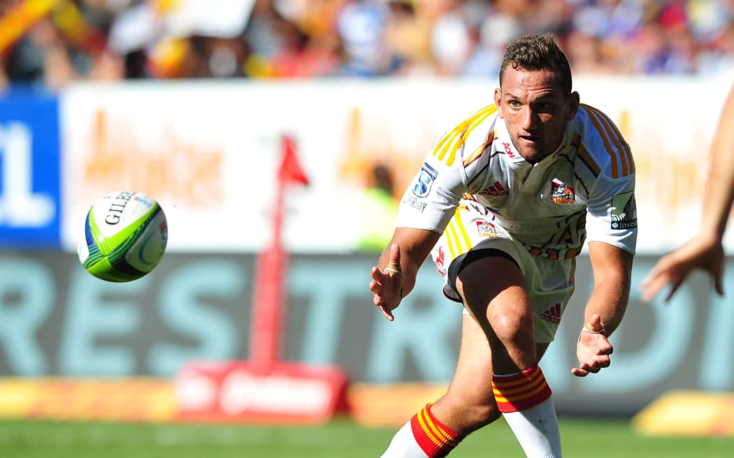 Aaron Cruden has eyes only for the ball