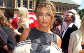 Love Island star Mia "Mimi" Paranihi attended the Australian red carpet dressed in a Māori-inspired kākahu to show her support for those on te Hīkoi mō Te Tiriti.