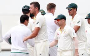 Quinton de Kock of South Africa shakes hands with the David Warner of Australia.