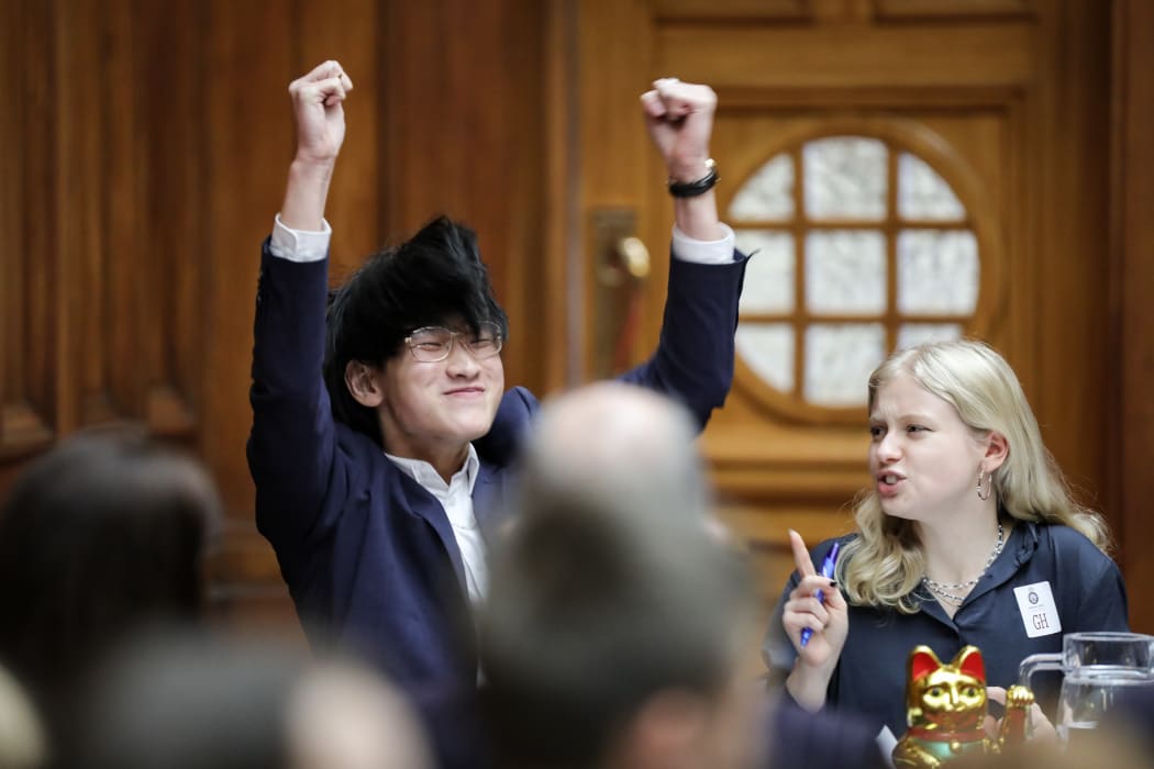 Mid debate, Julia Randerson settles Tony Huang