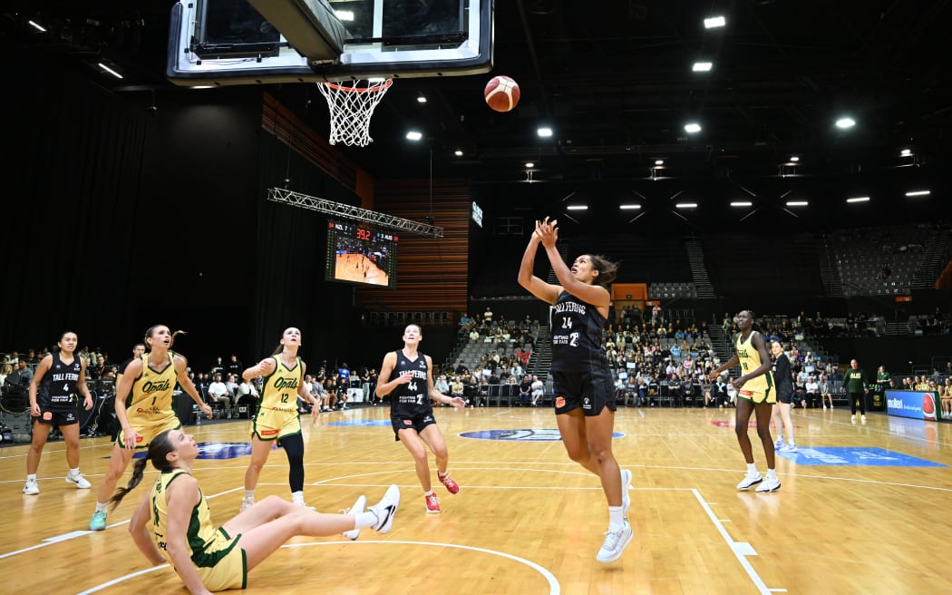 Ella Tofaeono shoots for goal for the Tall Ferns against the Australian Opals in the Trans-Tasman Throwdown at Globox Arena, Hamilton. 11 May 2025.