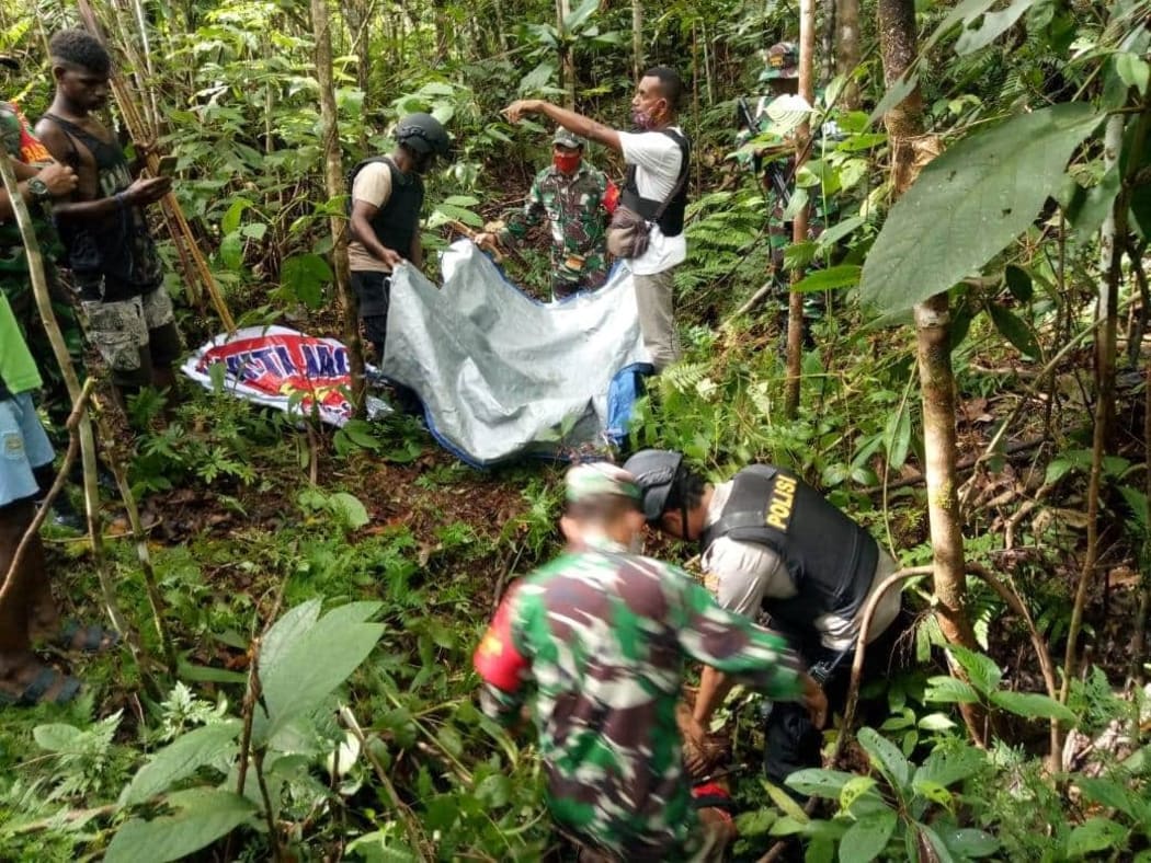 The bodies of Elias Karunggu and Seru Karunggu were recovered later by the military with the assistance of the locals