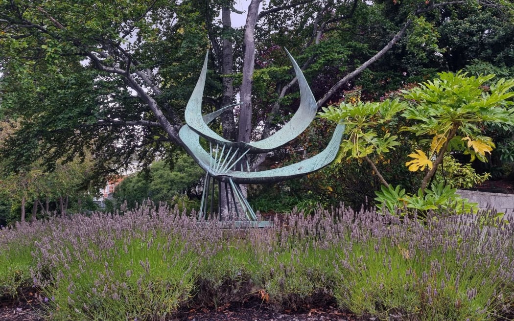John Middleditch's Eleven Bronze Rods supporting Albatross Wingspan, 1969.